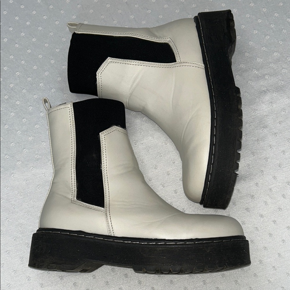 Report White and Black Platform statement Chelsea Ankle Boots 7.5